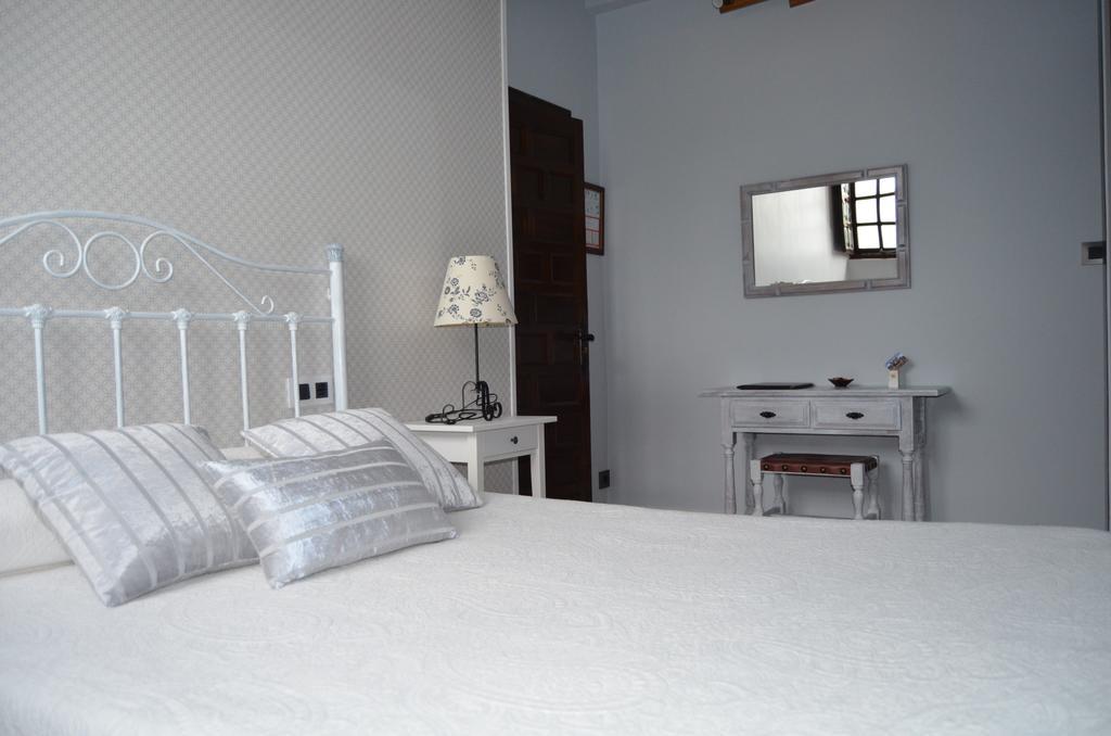 Posada Real La Montanesa Corrales De Buelna Rom bilde