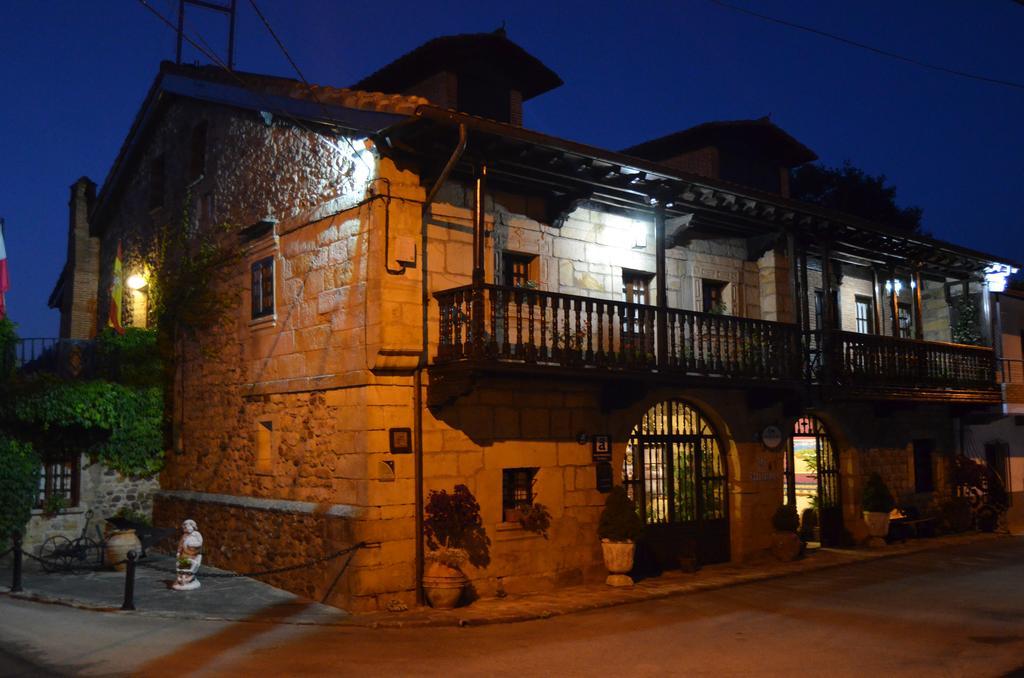 Posada Real La Montanesa Corrales De Buelna Eksteriør bilde